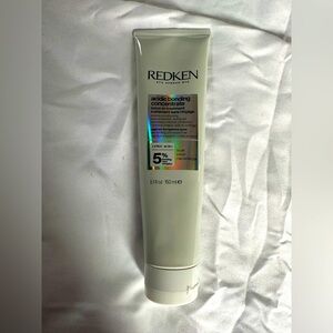 Redken Leave in treatment
